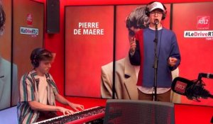 LIVE - Pierre de Maere interprète "Tous les mêmes" dans #LeDriveRTL2 (21/11/22)