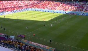 Coupe du Monde 2022 : Les images de l'aide involontaire de l'arbitre sur le but de l'Australie