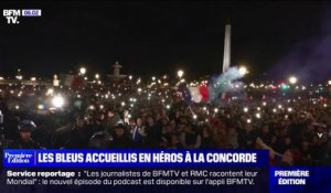 Une foule de supporters rassemblée Place de la Concorde pour accueillir les Bleus