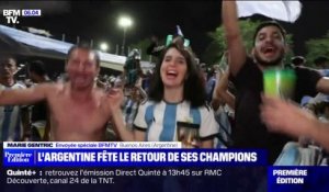 Les supporters argentins attendent le retour de leur équipe dans une ambiance festive