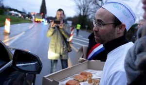 «Ils nous assassinent» : des boulangers de l'Oise manifestent contre la flambée des prix