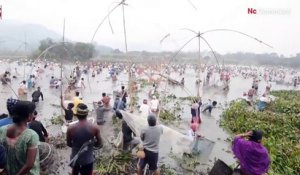 Inde : rassemblement de pêcheurs pour  "Bhogali Bihu", la Fête des récoltes