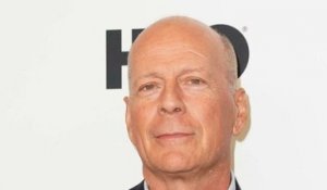 Bruce Willis : en pleine forme, il profite d’une journée à Disneyland avec sa femme et ses filles