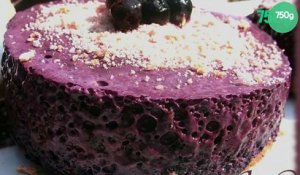 Mousseux parfait à la myrtille sur lit de biscuit roses de Reims