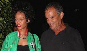 Rihanna enceinte au Super Bowl : son père n’était pas au courant de sa grossesse
