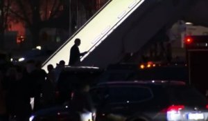 Le President Biden chute en montant les escaliers de Air Force One