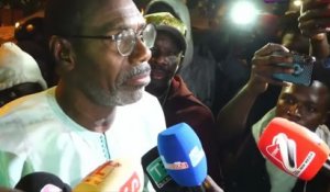 Santé «fragile »:  La demande d’Ousmane Sonko à ses militants présents devant la clinique