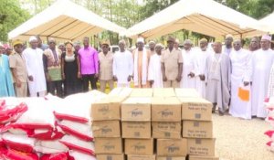 Vagondo Diomandé, Ministre de l'Intérieur et de la Sécurité fait don de vivres aux fidèles chrétiens et musulmans du Tonkpi
