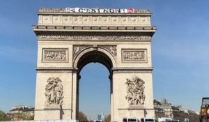 « 64 ans c'est non ! » : une banderole géante déployée sur l'Arc de Triomphe