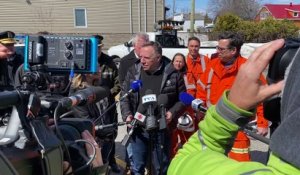 François Legault fait le point à Les Coteaux lors de son passage après la tempête de verglas qui a frappé le Sud-Ouest