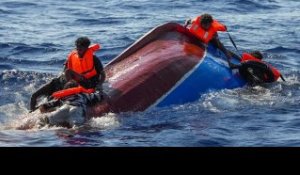 Migranti, 400 persone in pericolo in mare  A Lampedusa arrivano altre barche, un morto a bordo