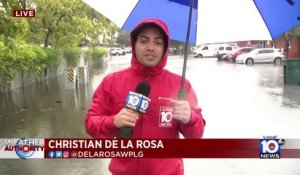 Etats-Unis: Des pluies diluviennes en Floride ont provoqué des inondations hier dans la métropole de Miami, contraignant les autorités à fermer les écoles - Regardez