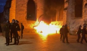 Rennes : les portes d'un commissariat et d'un ancien couvent incendiées