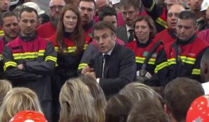 Dunkerque: Emmanuel Macron "assume" la "si impopulaire" réforme des retraites