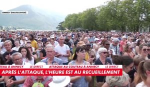Annecy : la foule chante la Marseillaise en soutien aux victimes