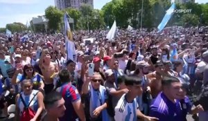 Rues bondés, bus bloqué : Les footballeurs argentins obligés de survoler la foule en hélicoptère