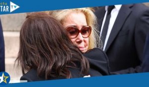 Obsèques de Jane Birkin  Catherine Deneuve très émue dans les bras de Charlotte Gainsbourg