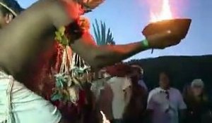 Les Indiens du Brésil arrivent dans leur Kari-Oca monté pour Rio+20