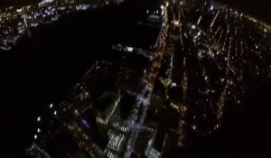 Un saut en base jump depuis la tour One World Trade Center à New York