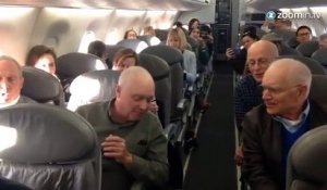 Un quatuor improvise un chant dans un avion!