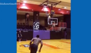 LeBron James improvise un concours de dunks