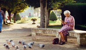LA TÊTE EN FRICHE Film - Extrait avec Gérard Depardieu et Gisèle Casadesus - Les pigeons