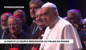 Le Pape François arrive pour cette session conclusive des rencontres