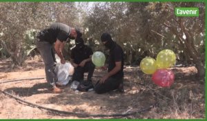 Des activistes palestiniens lâchent des ballons incendiaires vers Israël