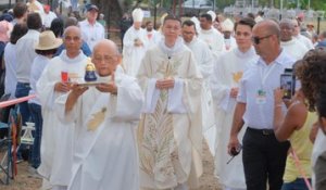 Moment exceptionnel : 30 000 fidèles bénis par le nouvel évêque Mgr Pascal Chane-Teng