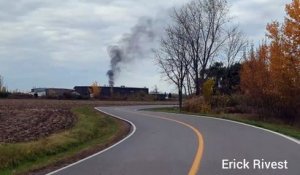 Véhicule en flammes à Saint-Constant (Le Reflet - Erick Rivest)