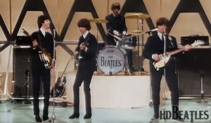 Les Beatles chantent "Help!" en live
