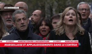 La classe politique française chante La Marseillaise lors du cortège contre l'antisémitisme à Paris