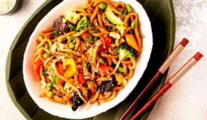 Wok de nouilles udon aux légumes croquants : Une recette savoureuse à essayer absolument !