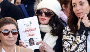 Emmanuelle Béart, Isabelle Adjani ... Des stars manifestent pour la paix à Paris