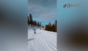 Un ours vient couper la route à des skieurs en Californie... flippant