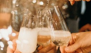 Des astuces pour économiser sur le Champagne pendant Noël 2023.