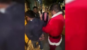 Au Pérou, des policiers déguisés en Père Noël arrêtent des dealers