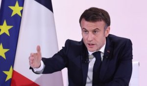 Macron : la « tenue unique » sera expérimentée dans une centaine d’établissements dès la rentrée 2024