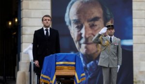 Hommage à Robert Badinter : « Votre nom devra s’inscrire au Panthéon », appelle de ses vœux Emmanuel Macron