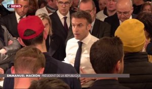 La visite mouvementée d'Emmmanuel Macron au salon