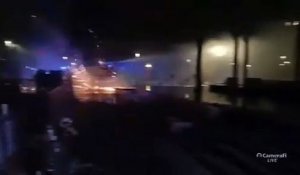 Marseille - Trois blessés parmi les forces de l'ordre attaquées après le Carnaval de la Plaine cette nuit : Commerces dégradés, barricades installées, poubelles ont été incendiées...