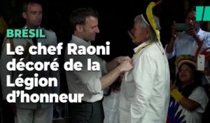 Emmanuel Macron remet la Légion d’honneur à Raoni Metuktire en pleine forêt tropicale brésilienne