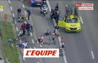 Une chute propulse Van Aert, Pedersen et Stuyven au sol - Cyclisme - A travers la Flandre