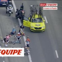 Une chute propulse Van Aert, Pedersen et Stuyven au sol - Cyclisme - A travers la Flandre