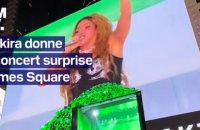 Shakira donne un concert surprise et gratuit devant 40.000 personnes à Times Square