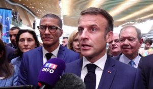 Emmanuel Macron n'a "aucun doute" sur le fait que la Russie cible les JO de Paris, "y compris en termes informationnels"