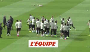 Le groupe du PSG presque au complet avant le quart de finale aller contre Barcelone - Foot - C1