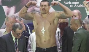 Boxe - La pesée entre Tyson Fury et Alexandre Usyk dégénère