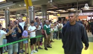 Real Madrid - Bain de foule pour Mbappé et ses coéquipiers lors d'une inauguration