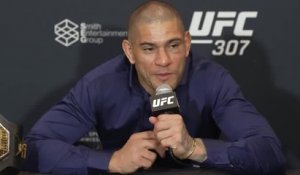 UFC 307 - Pereira se paie Jamahal Hill : "Peut-être qu'il vient de se réveiller de l'UFC 300"